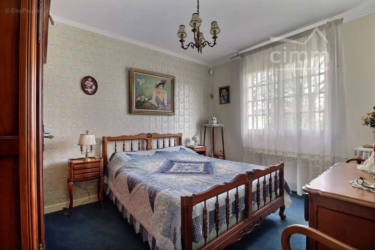 Maison à SAINT-ELOY-DE-GY