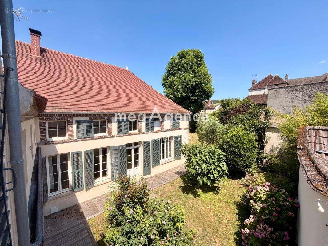 Maison à VILLENEUVE-SUR-YONNE