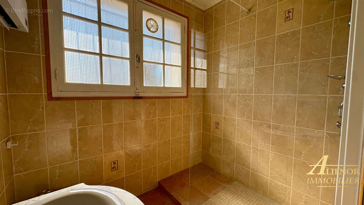 Maison à SAINT-LEON-SUR-L'ISLE