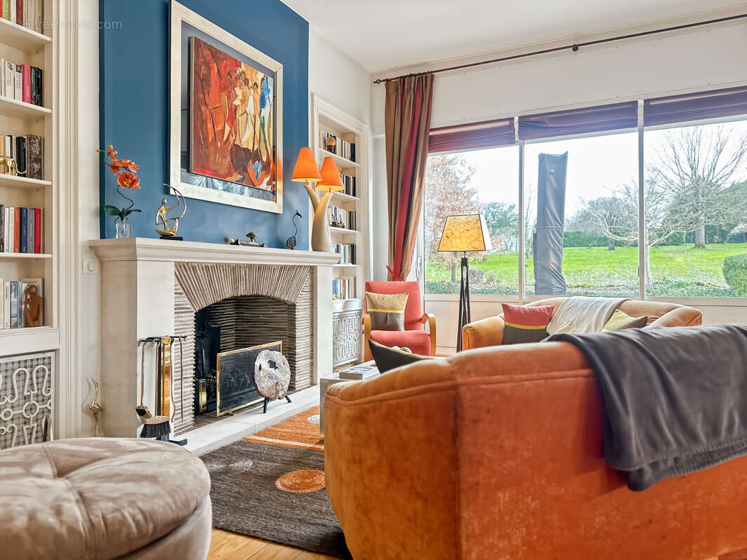 Maison à ROULLET-SAINT-ESTEPHE