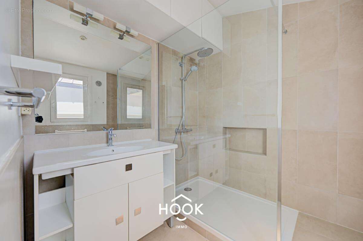 Appartement à PARIS-8E