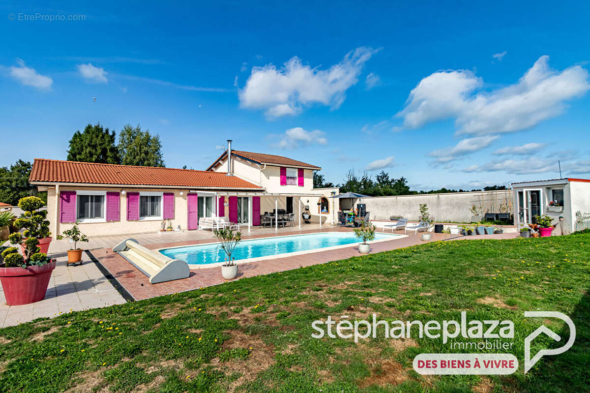 Maison de 150m², 4 chambres, garages et dépendances sur 979 m² de terrain avec piscine - photo 8