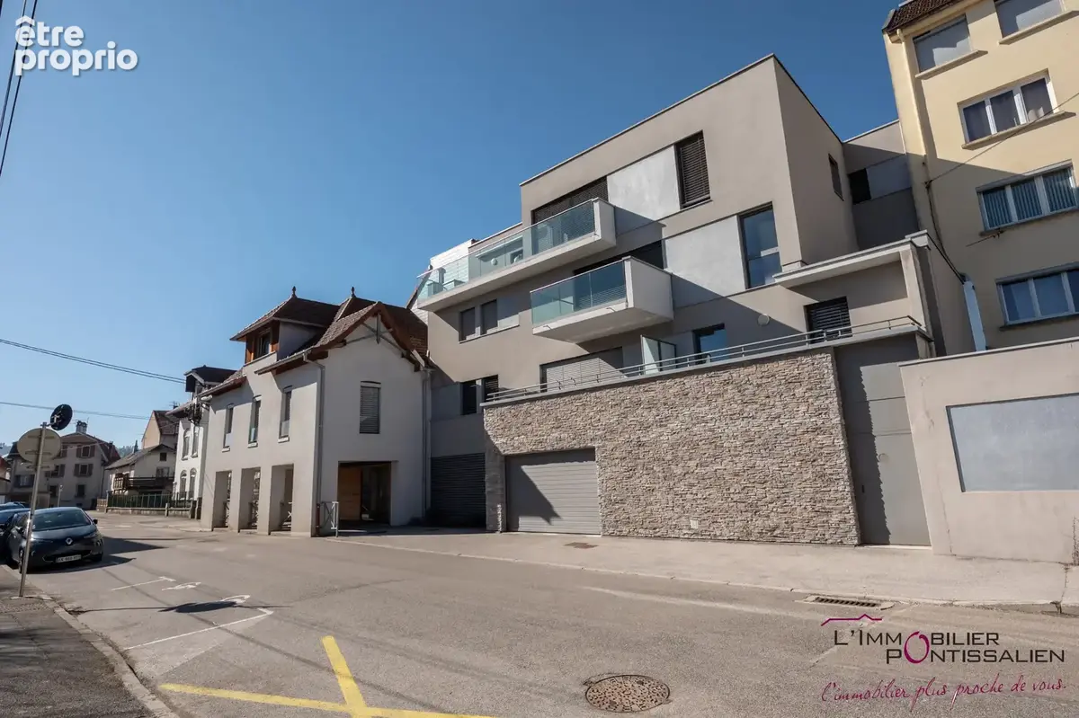Pontarlier - proche centre ville : appartement recent de type 2 avec ascenseur, cave, garage et terrasse - photo 5
