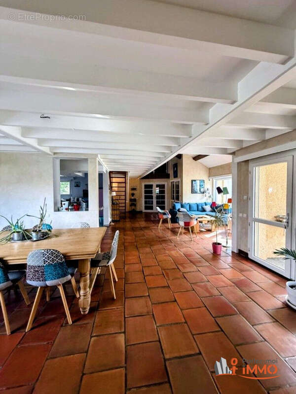 Maison à MONTROND-LES-BAINS