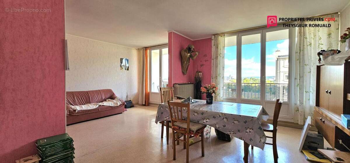 Appartement à PARON