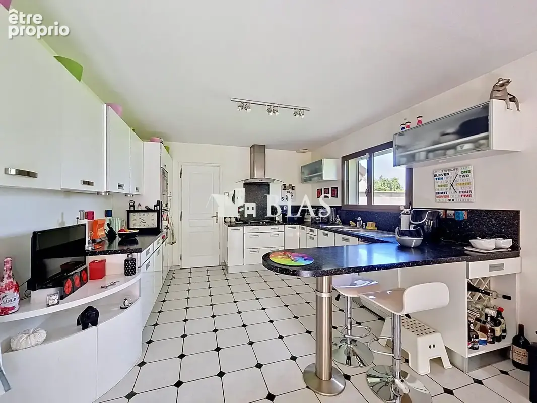 Maison 6 pièces 156 m² à vendre à Le Neubourg (27110) - photo 4