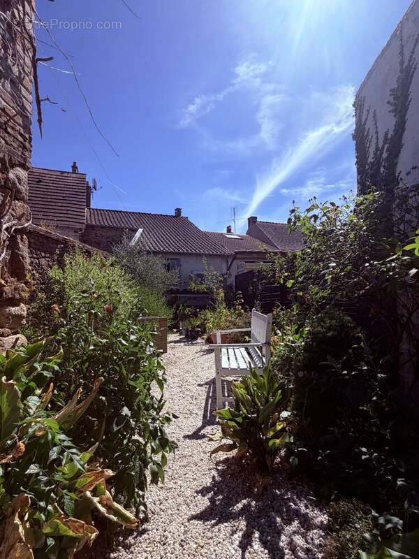 Appartement à MAGNAC-LAVAL
