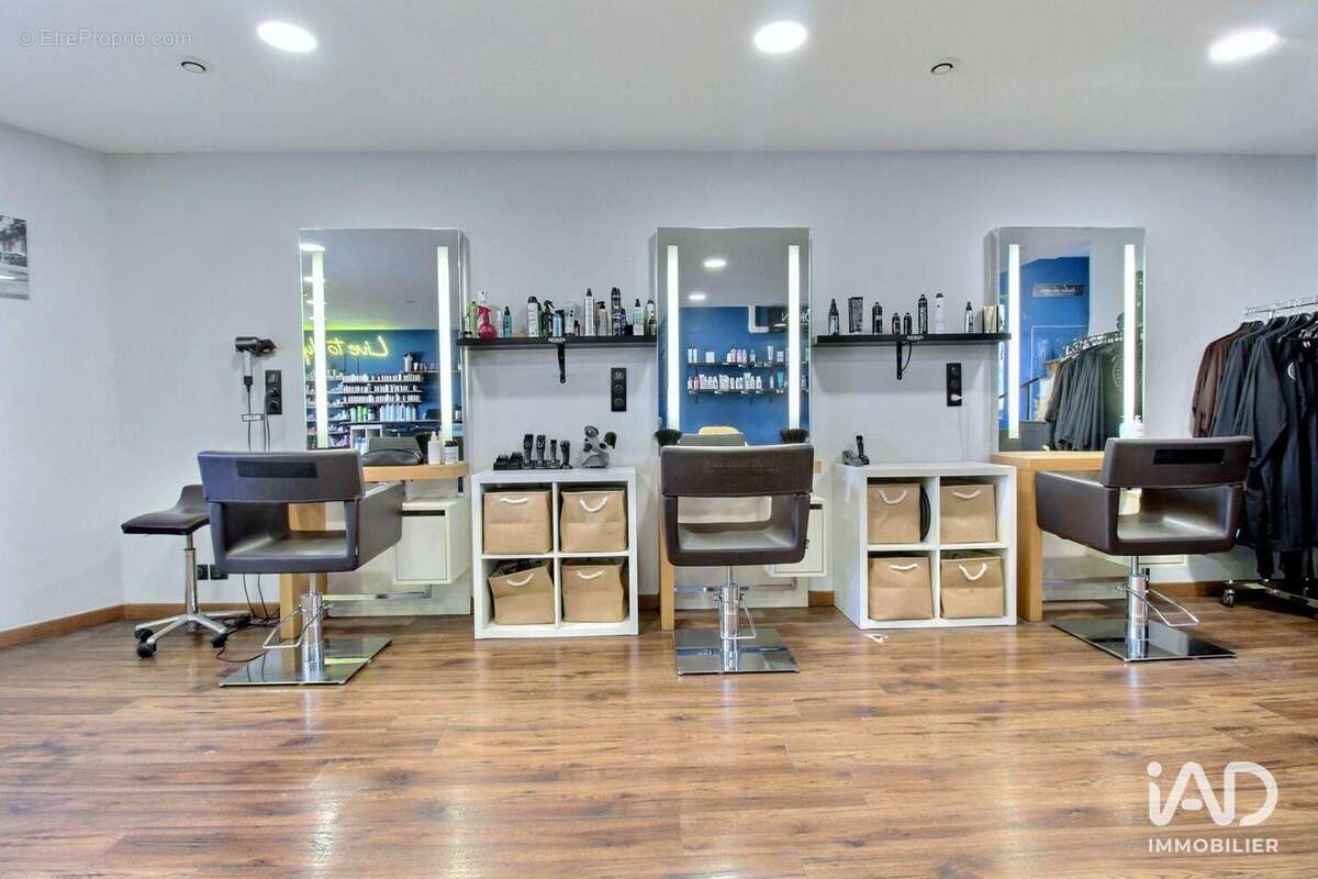 Photo 6 - Commerce à CABRIES