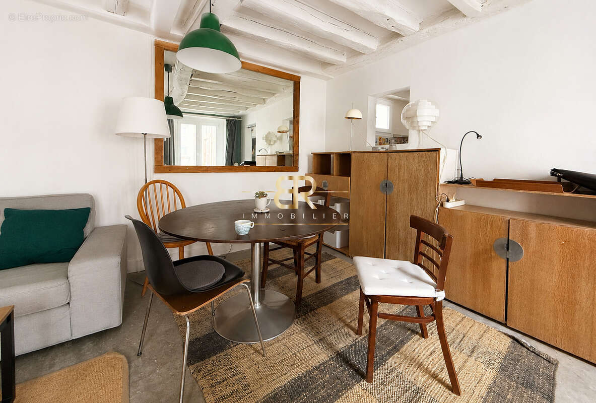 Appartement à PARIS-3E