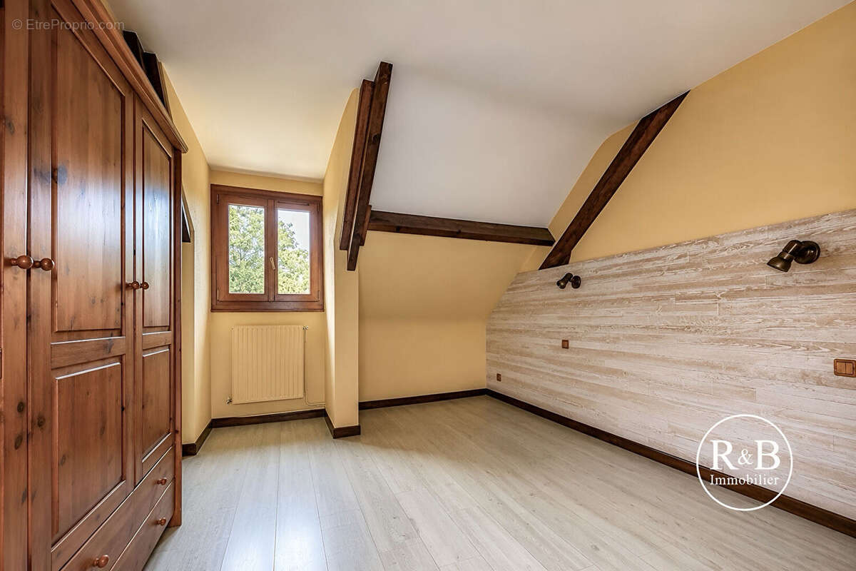 Maison à LES CLAYES-SOUS-BOIS