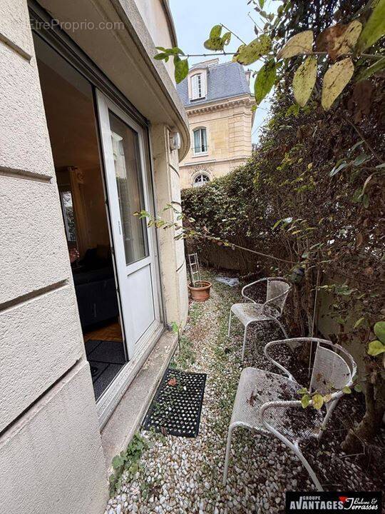 Appartement à PARIS-16E