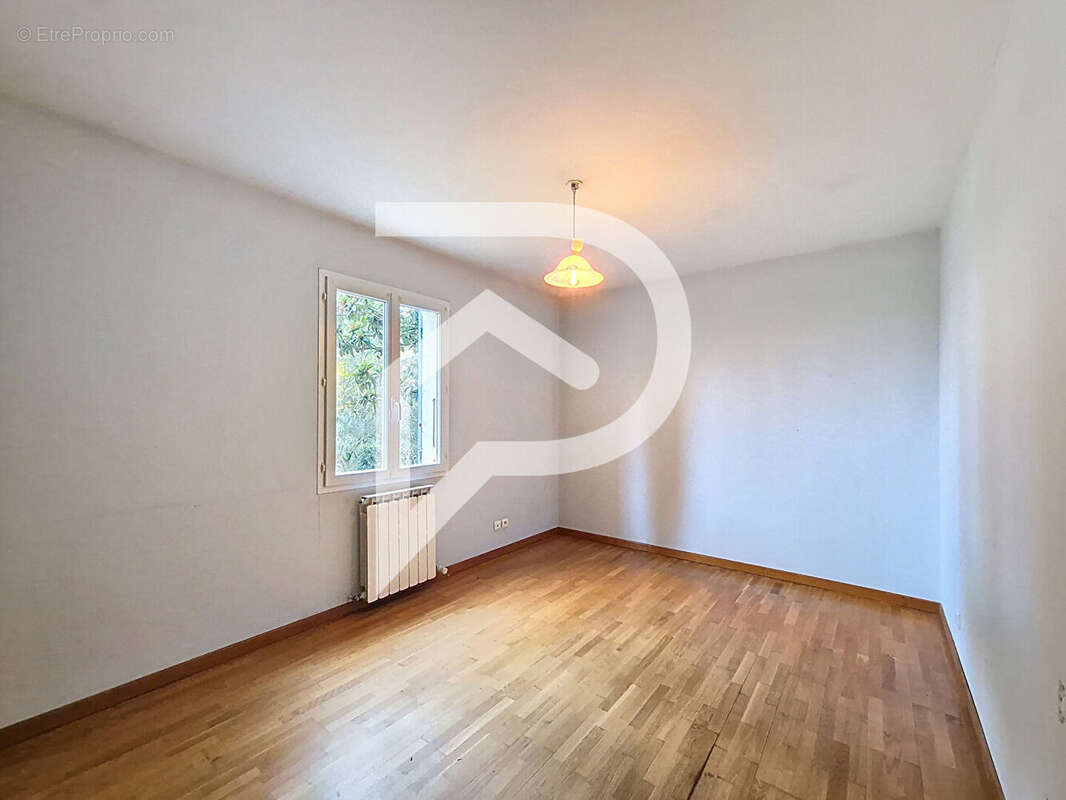 Maison à MONTELIMAR