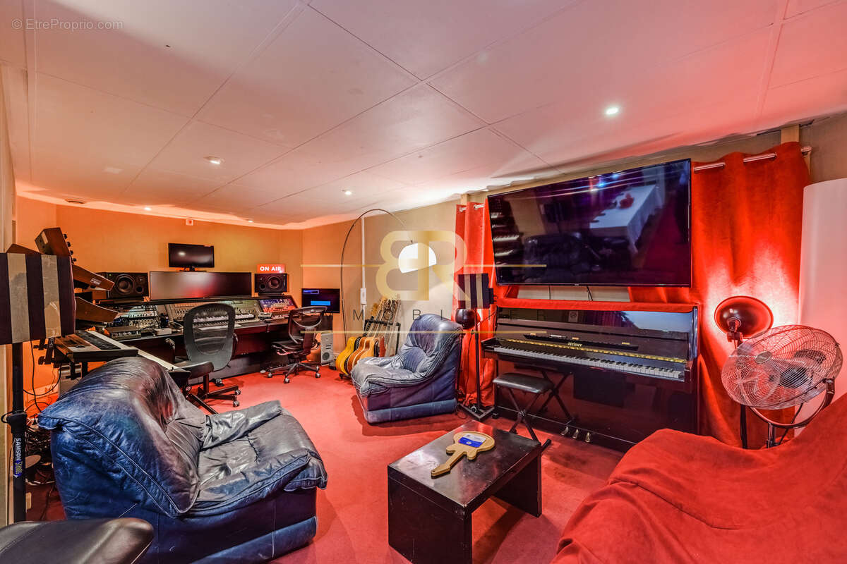 Studio d’enregistrement / 141 m2 en souplex / Usage mixte - photo 6