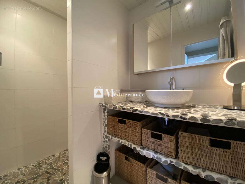 Appartement à COGOLIN
