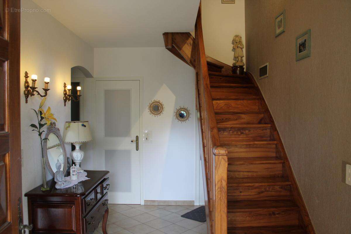 Maison sur deux niveaux avec sous sol - photo 8
