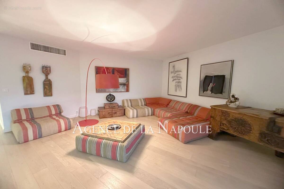 Appartement à MANDELIEU-LA-NAPOULE