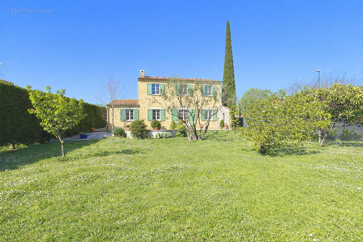 Maison à MONTELIMAR