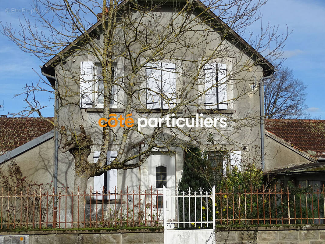 Maison à CHEZAL-BENOIT