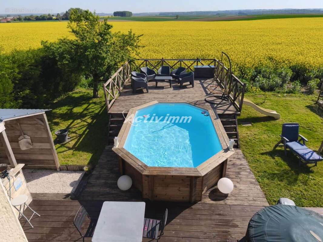 4262 7 - Maison à HUMIERES