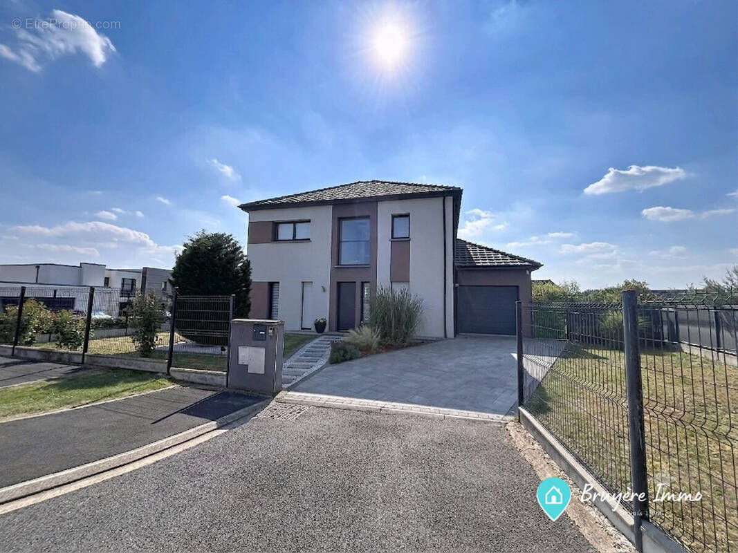 Maison à MONCHAUX-SUR-ECAILLON