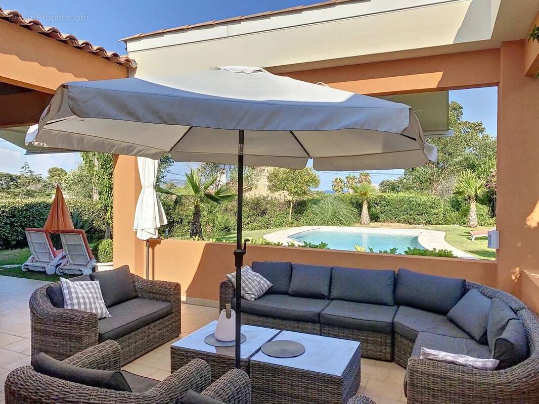 Maison à MANDELIEU-LA-NAPOULE