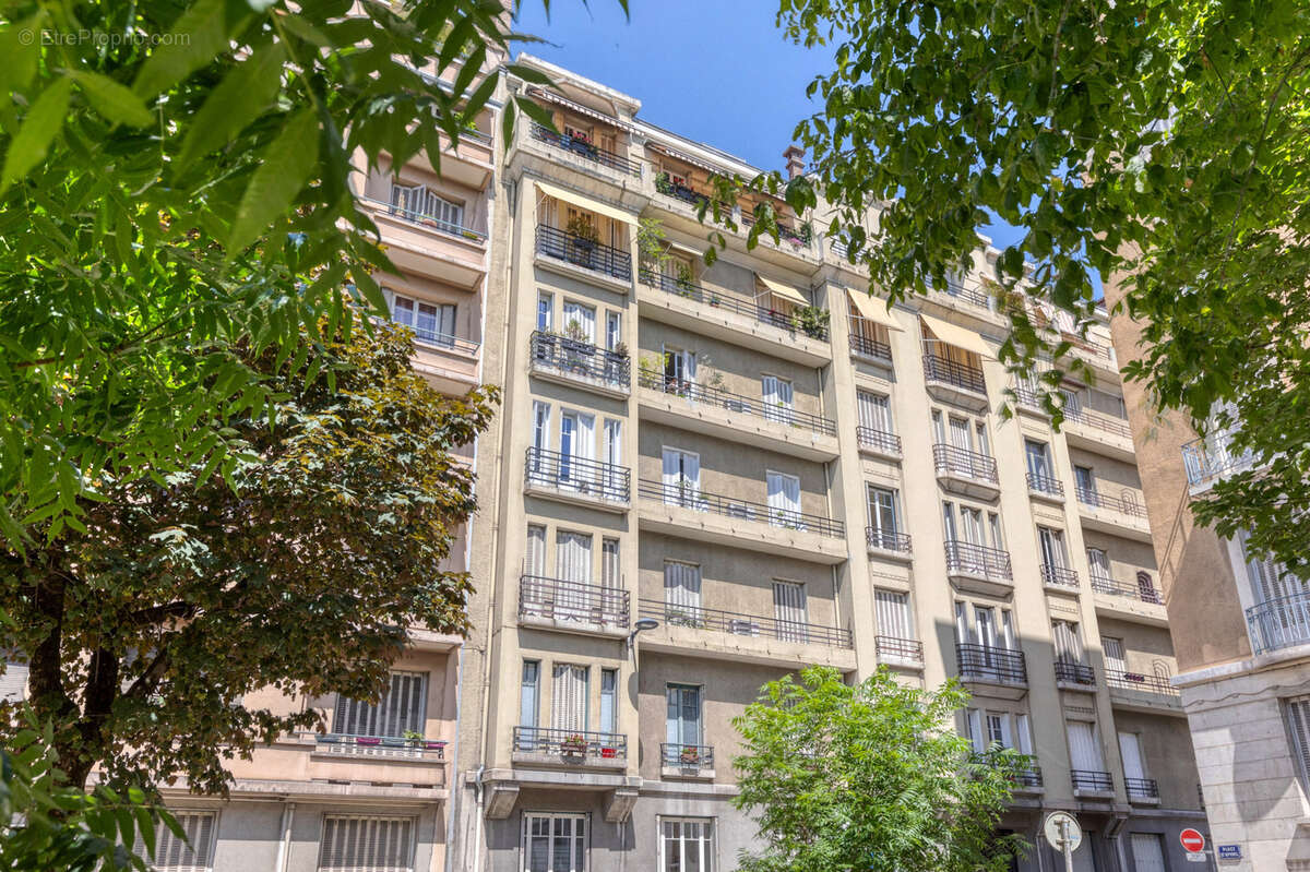Quartier Metz / Strasbourg : T4 traversant en étage élevé avec balcons - photo 16