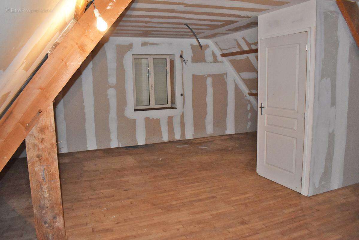 Maison à SAINT-GENIES