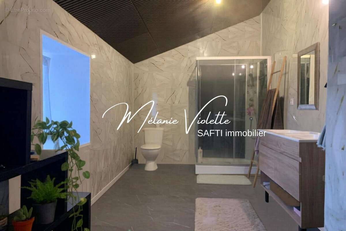 Maison 222 m² à Les Magnils-Reigniers  - photo 6