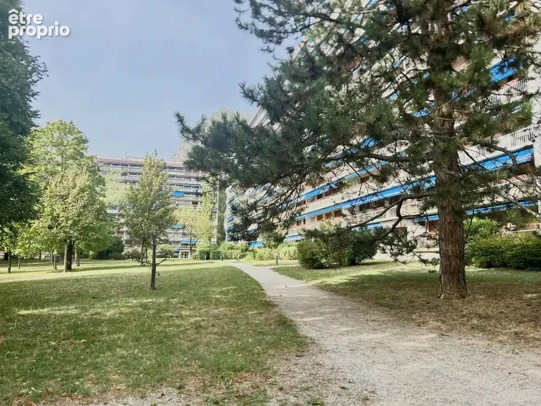 Saint Egrève Domaine Barnave - photo 9