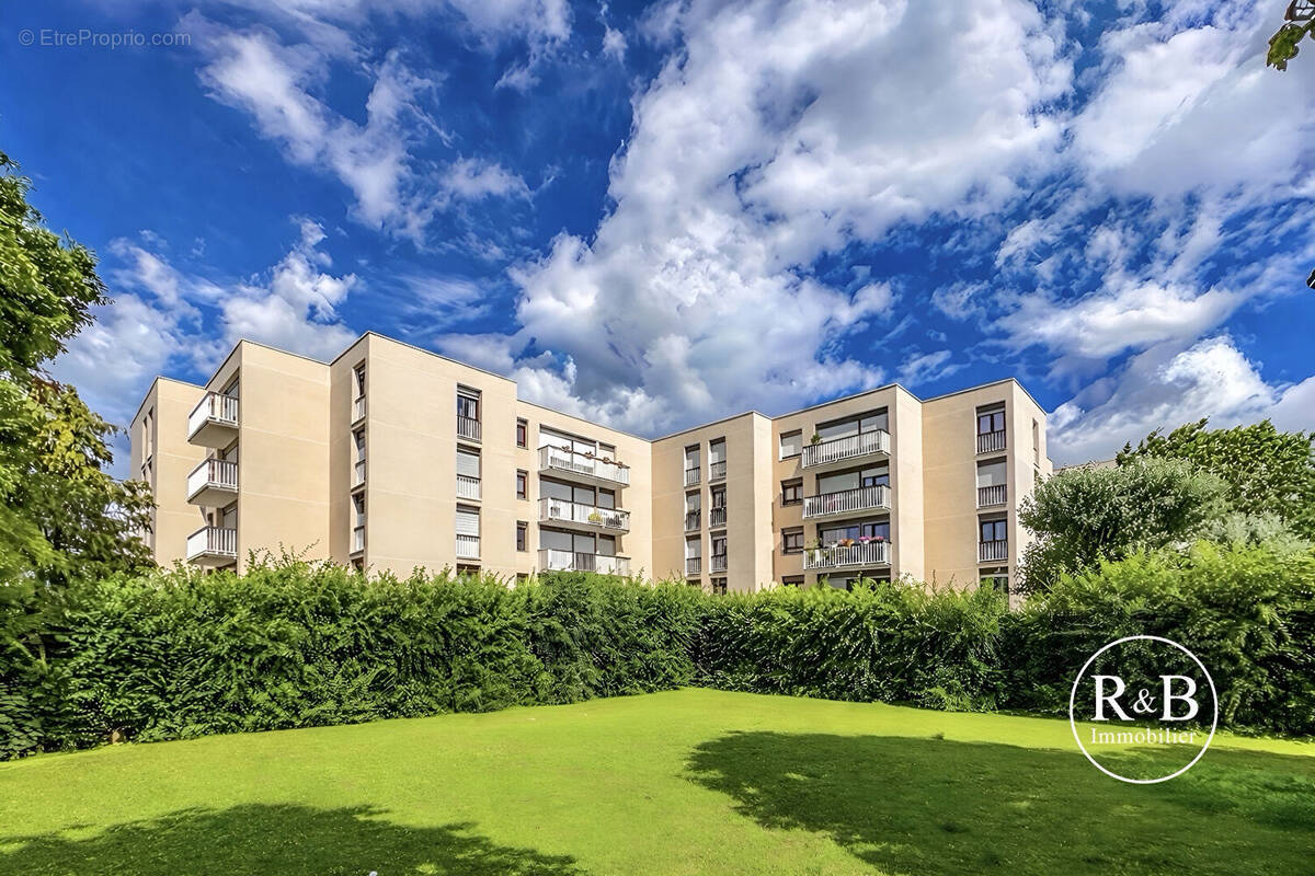 Appartement à LES CLAYES-SOUS-BOIS