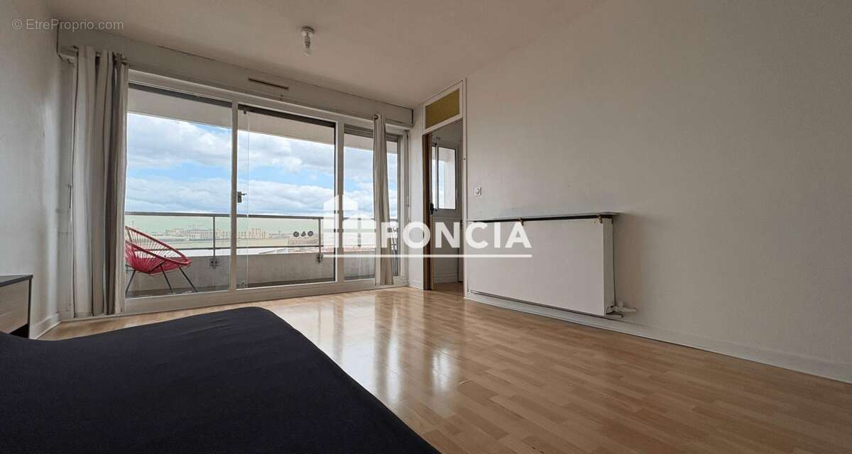 Grand studio lumineux avec balcon, place de parking et cellier - photo 6
