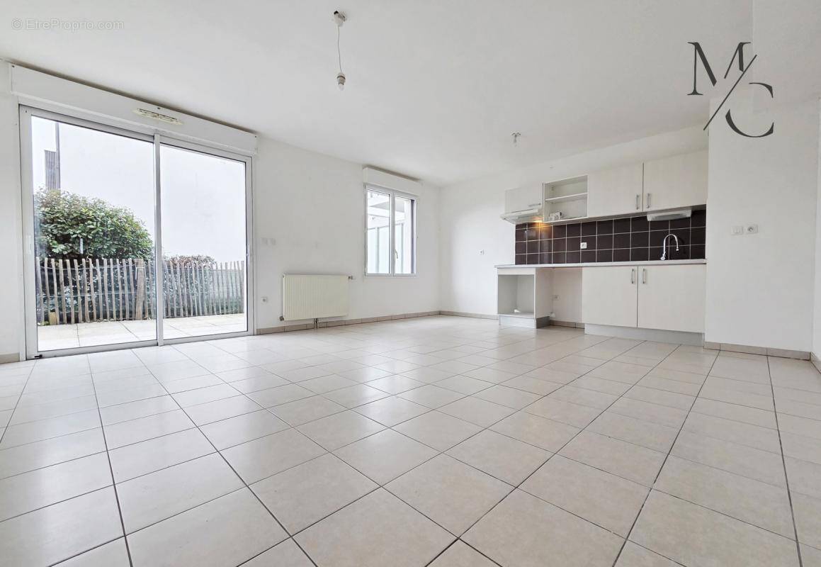 Appartement à BEAUZELLE