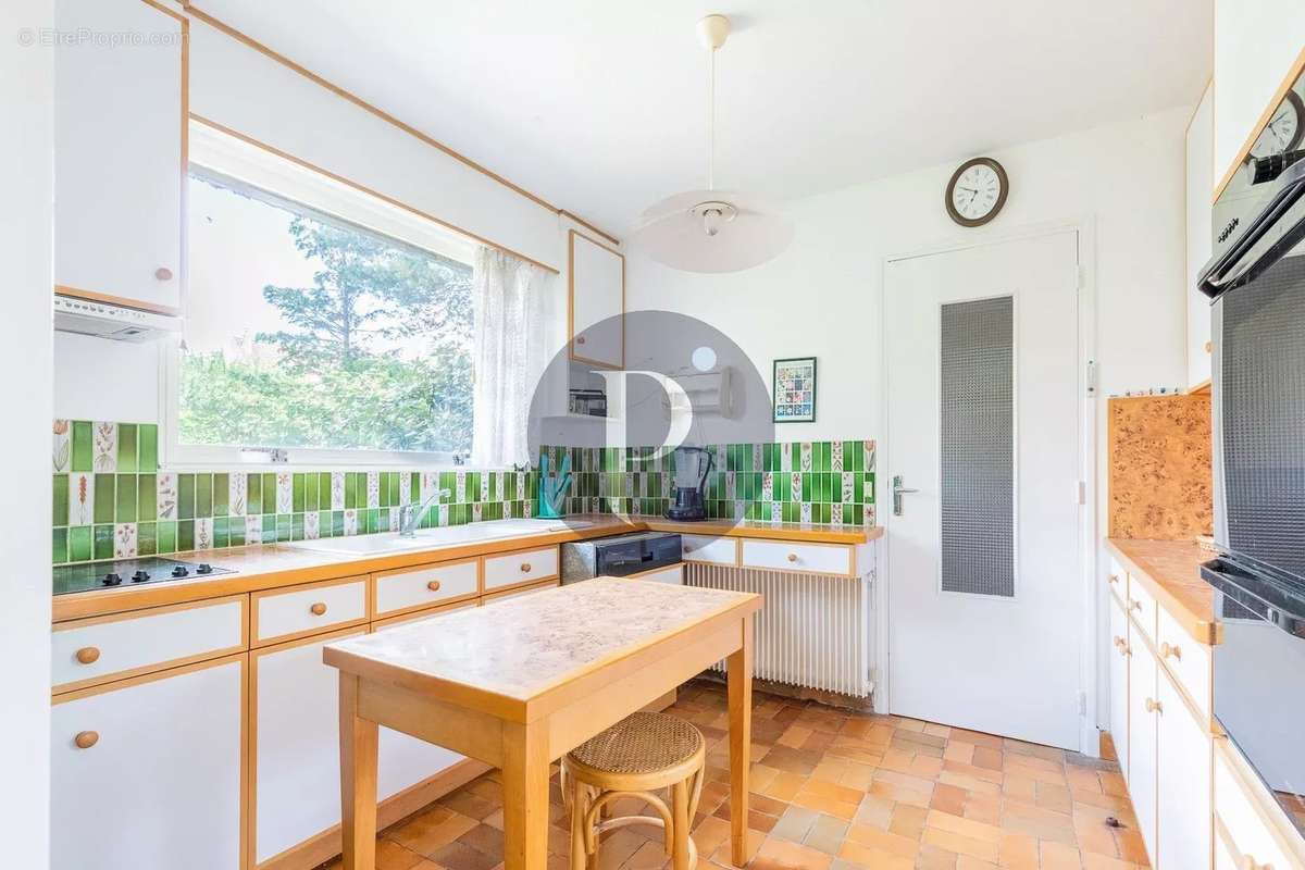 Maison à VERRIERES-LE-BUISSON