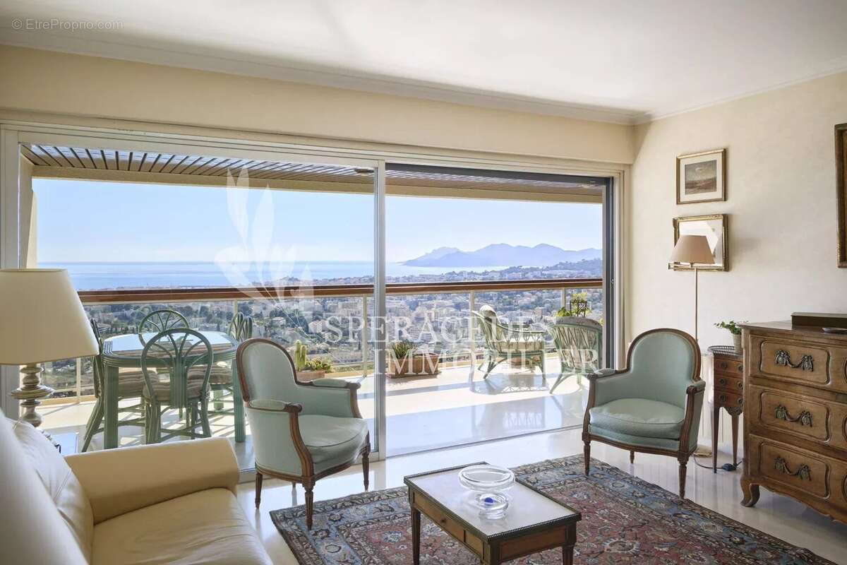 Appartement à LE CANNET