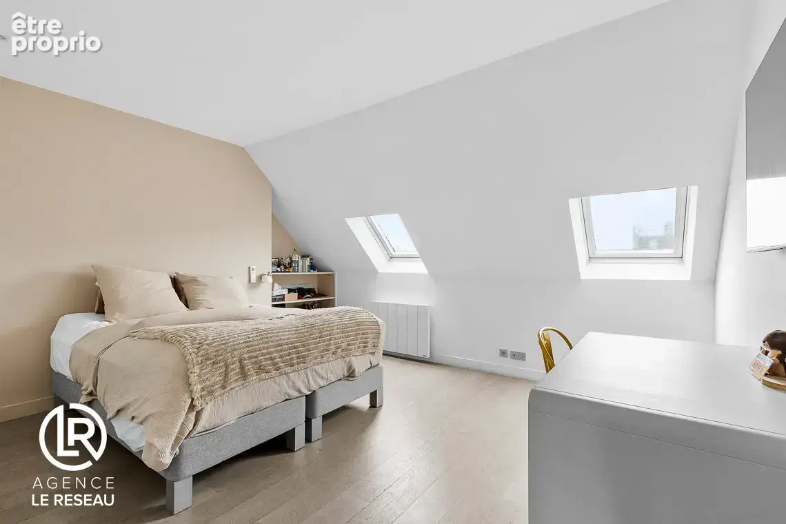 Appartement familial et lumineux en parfait état au dernier étage situé dans le quartier Charles Laffitte - photo 11