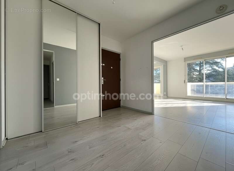 Appartement à MEYZIEU