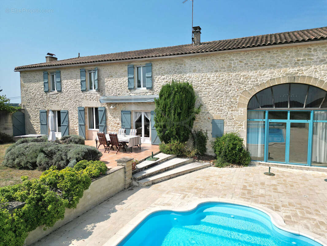 Grande maison en pierre avec piscine et vue dégagée - photo 17