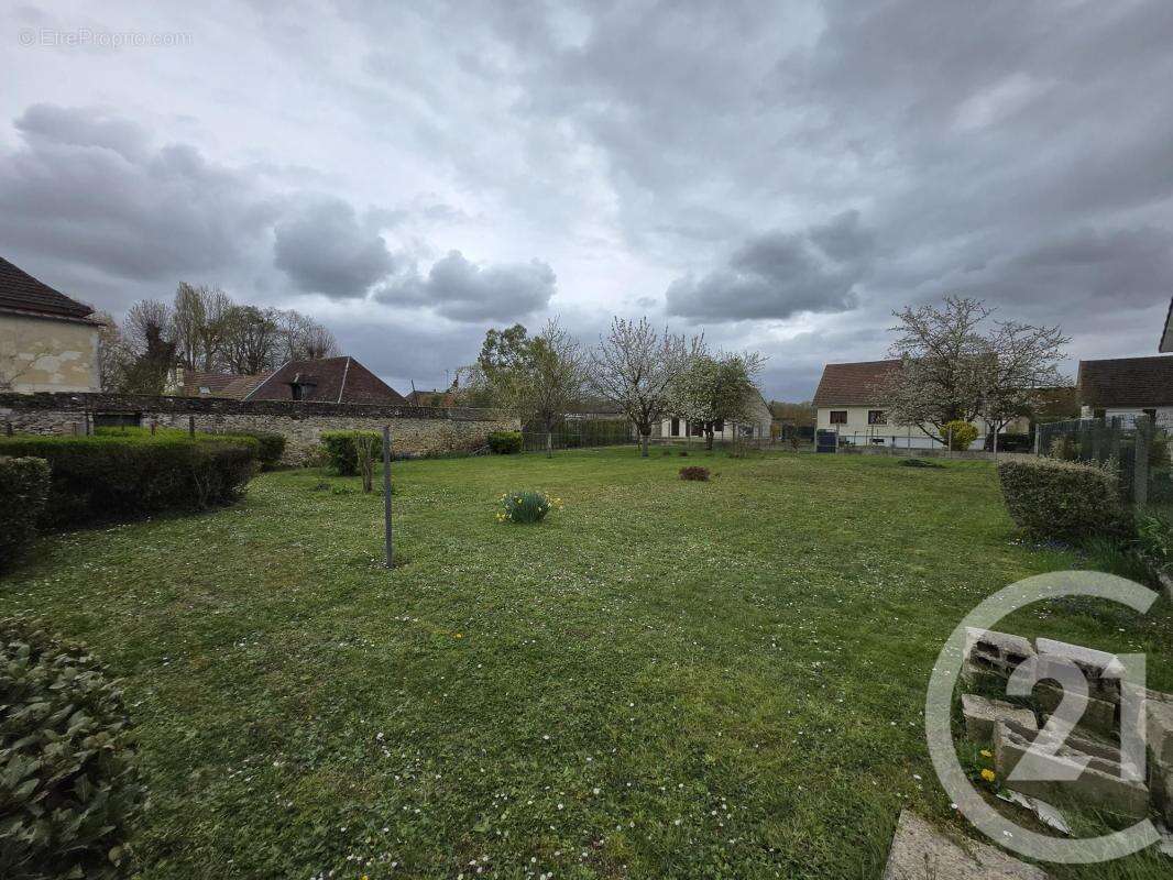 Terrain à SACY-LE-GRAND