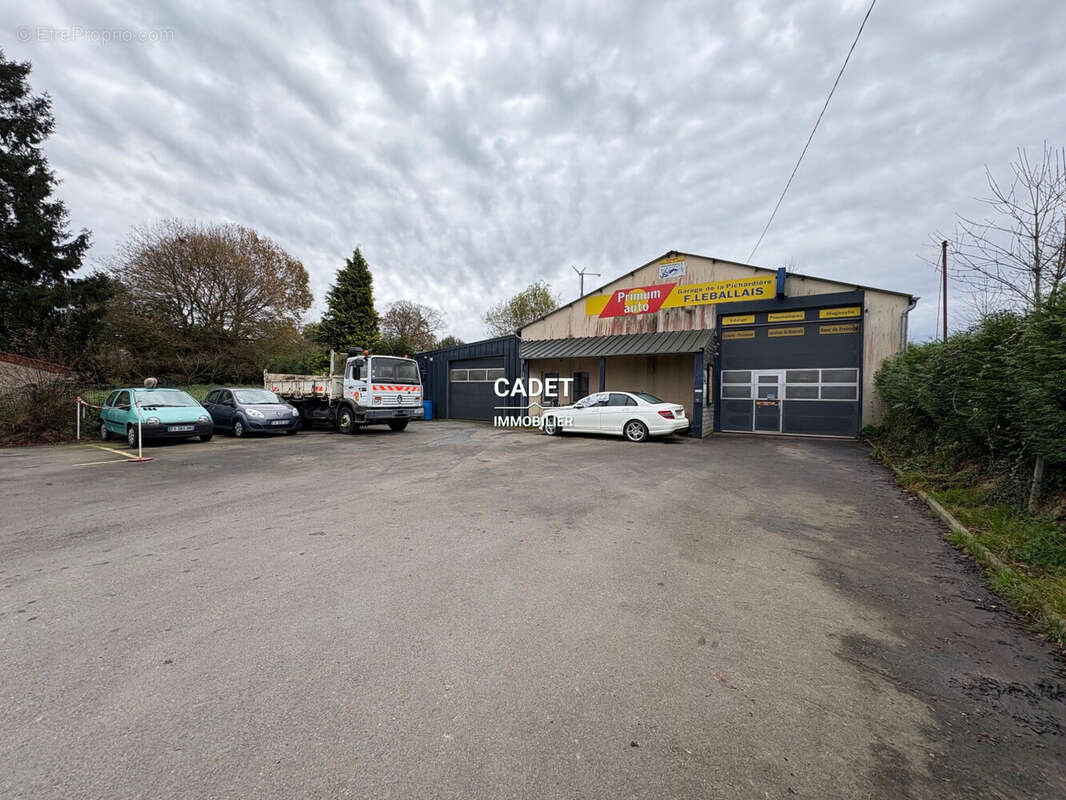 Commerce à LA HAYE-PESNEL