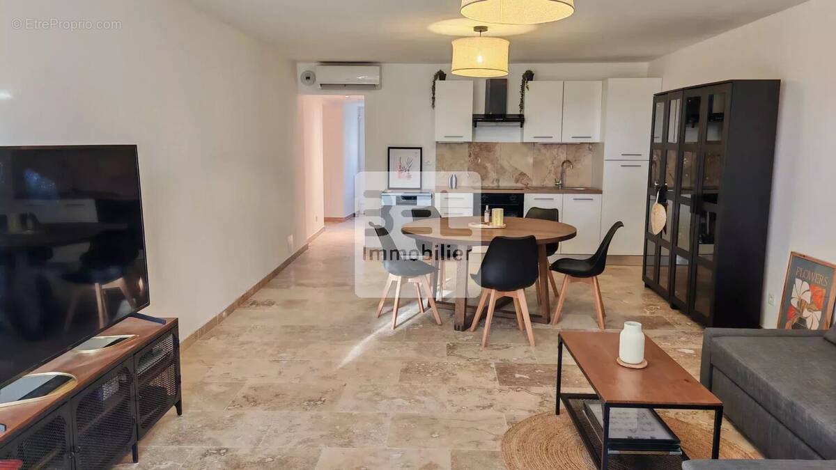 Maison à SAINTE-CECILE-LES-VIGNES