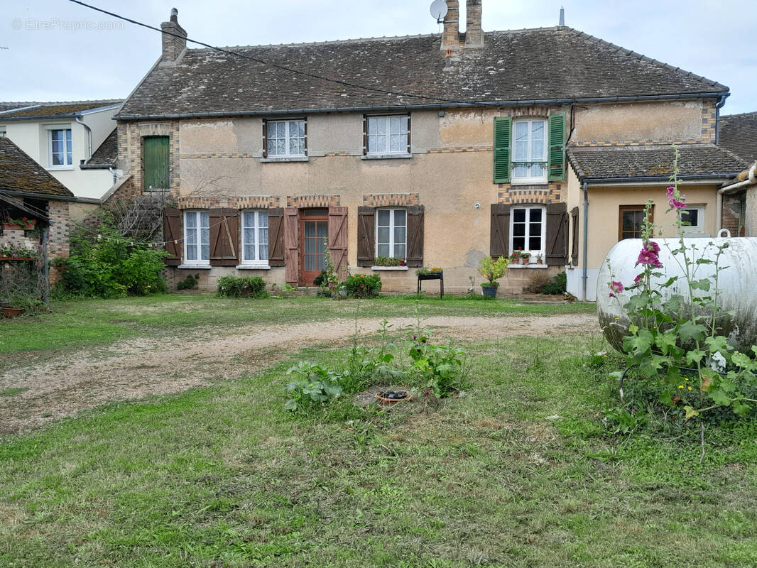 Maison à SAINT-SEROTIN