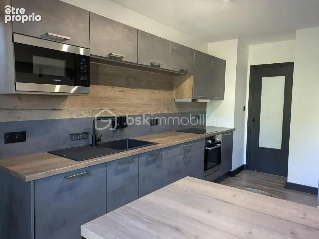 Appartement de type T4 transformé en T3 de 95 m2- Résidence sécurisée avec parc - photo 7