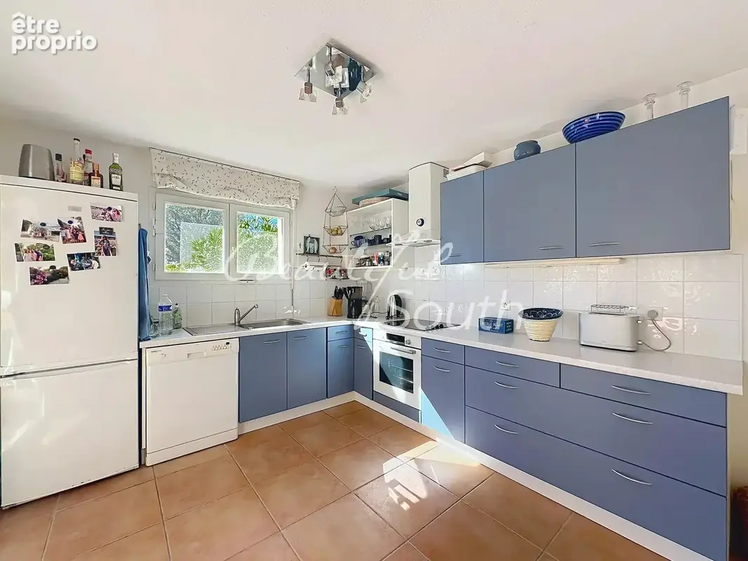 Leucate village – villa 3 faces avec jardin, garage, piscine et solarium avec vues - photo 4
