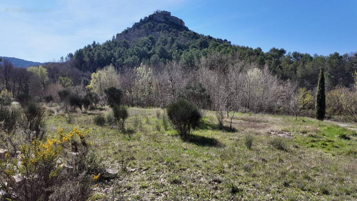 Terrain à ENTRECHAUX