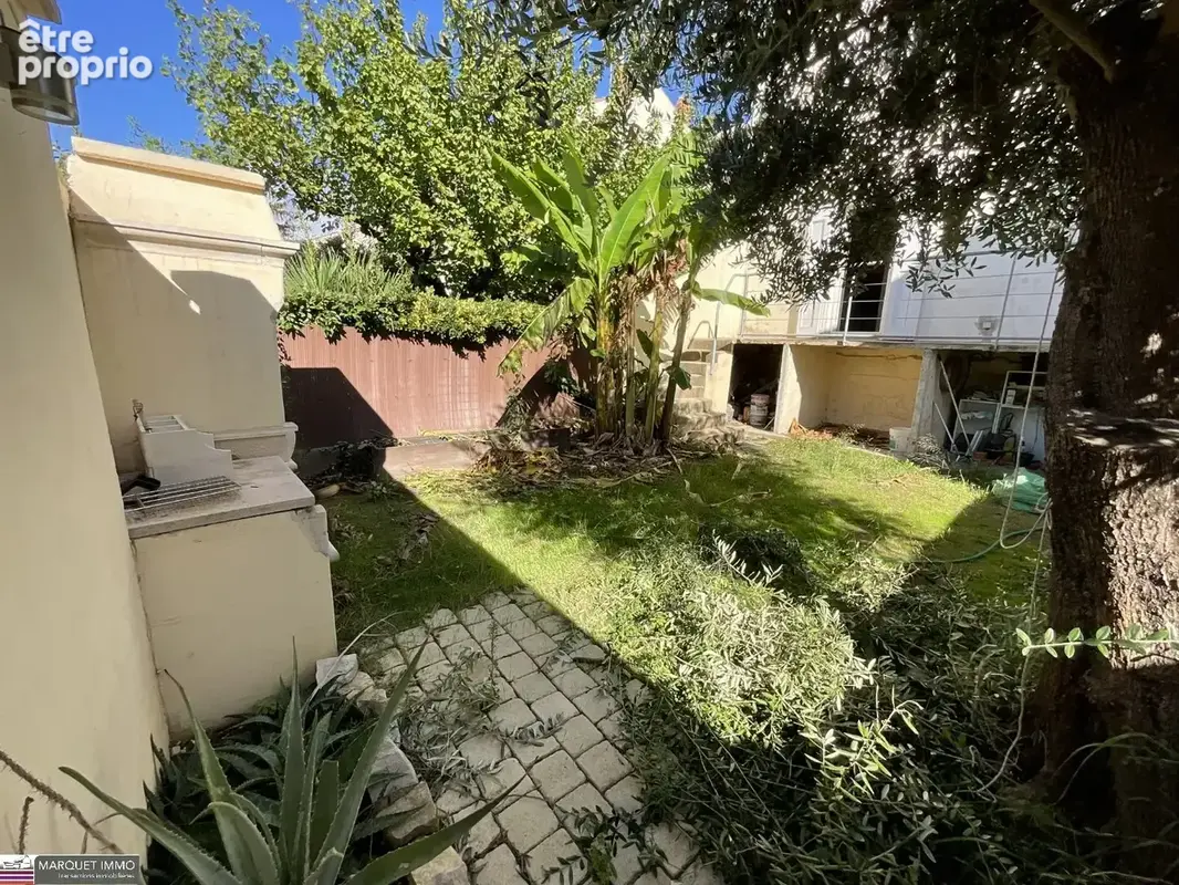 Villa T5 de 110 m²  vous invite à poser vos valises dans un cadre alliant charme et fonctionnalité sur 145 m² de terrain clos et - photo 23
