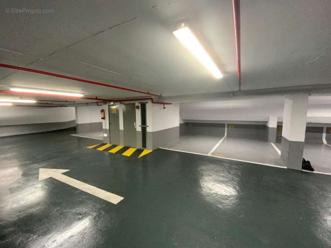 Parking à PARIS-9E