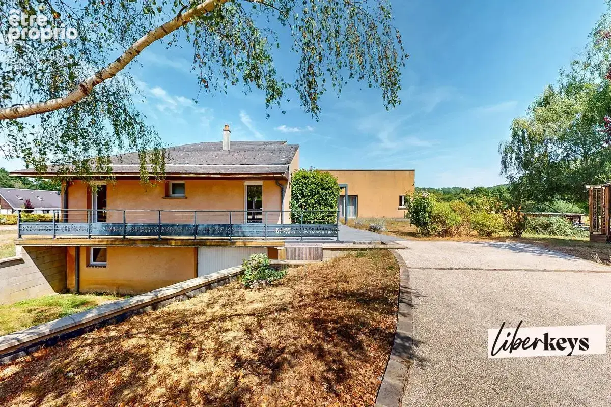 Au cœur du Perche – Maison familiale de 208 m² avec pièce de vie de 79 m², sous-sol total et dépendance - photo 4