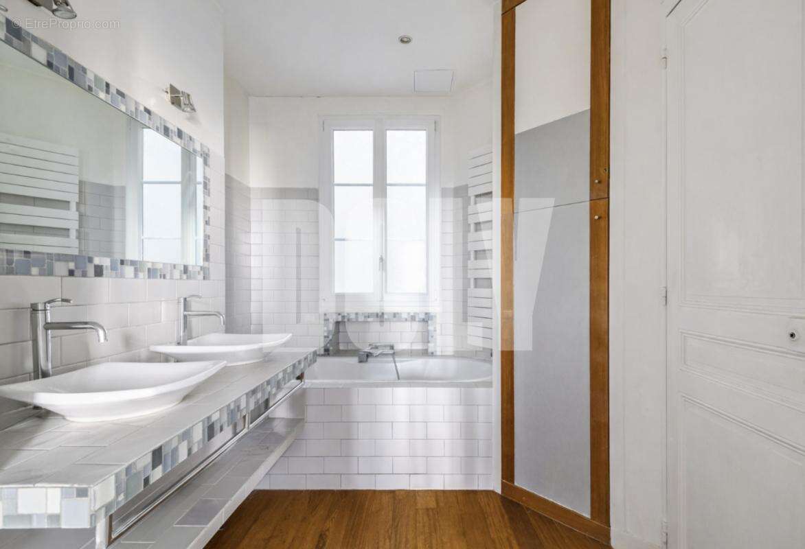 Appartement à LEVALLOIS-PERRET