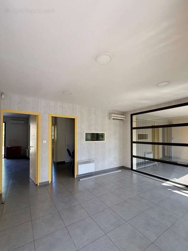 CABINET PROFESSIONNEL,  78 m2, Plain-pied, 3 places de stationnement, Pessac-Centre - photo 2