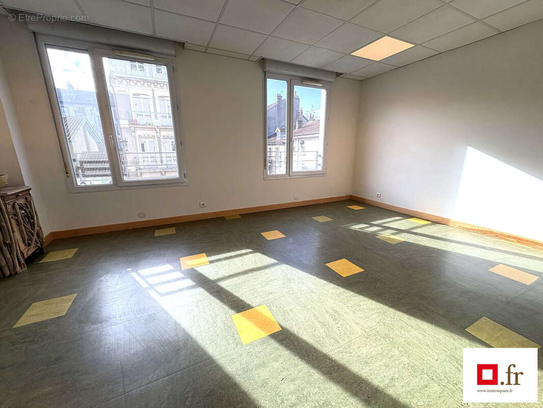 Commerce 71 m² à Grenoble  - photo 2